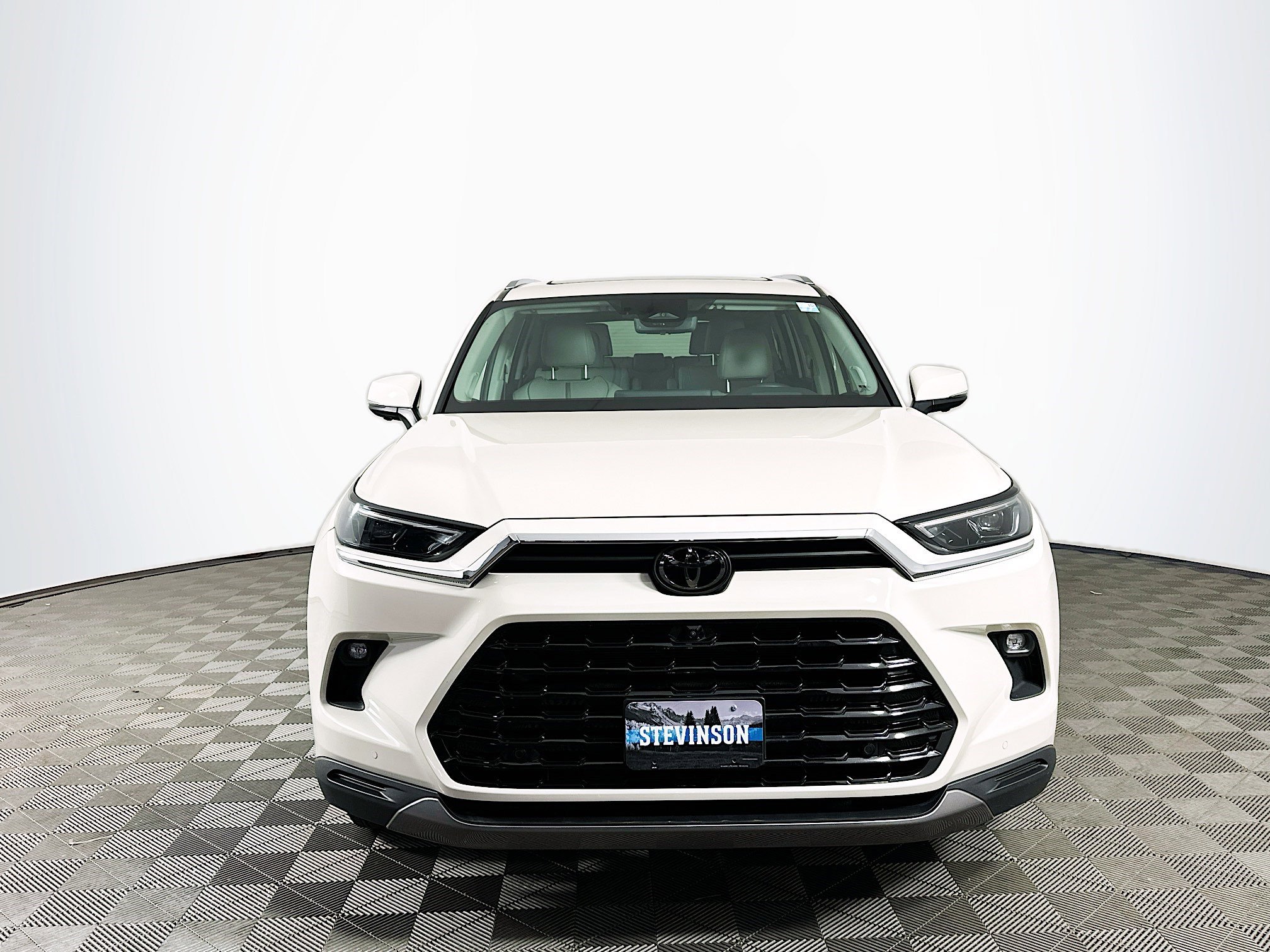 Used 2024 Toyota Grand Highlander AWD image 2