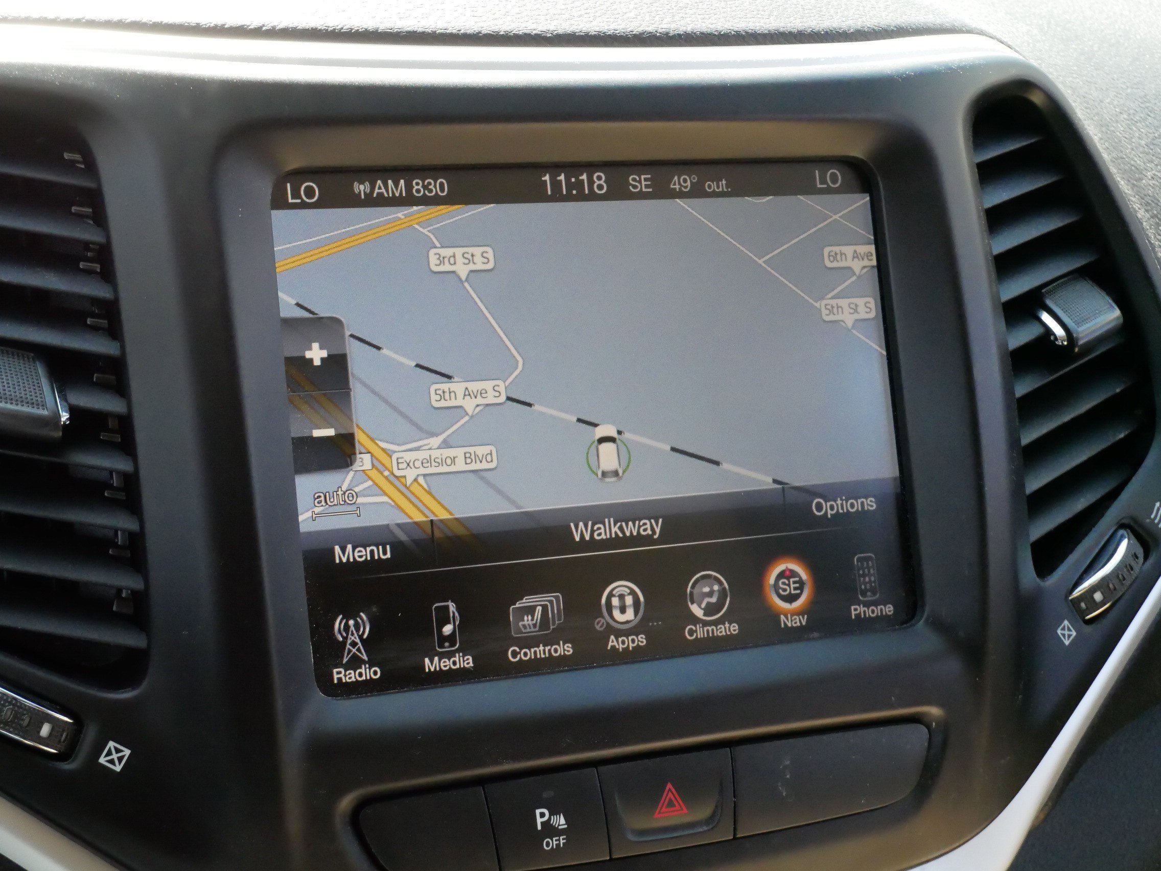 Used 2015 Jeep Cherokee Limited w/ Luxury Group AWD/4WD image 22