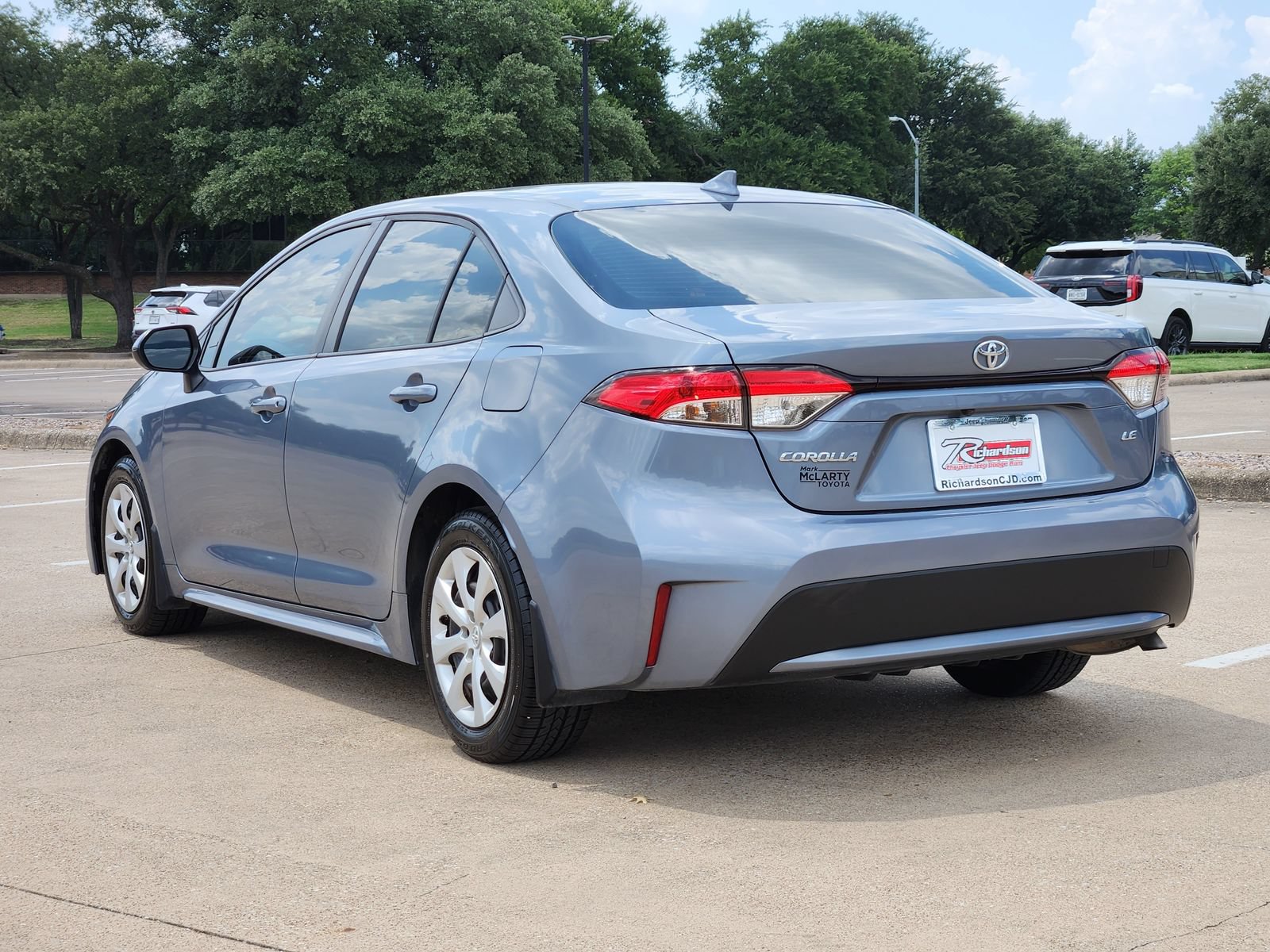 Used 2022 Toyota Corolla LE FWD image 4