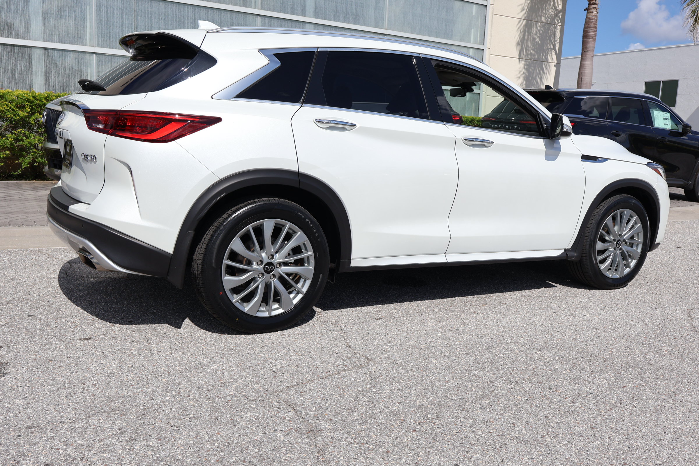 Certified 2023 INFINITI QX50 Luxe FWD image 10