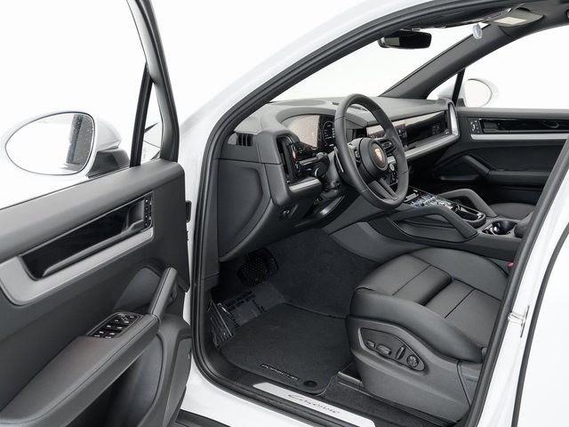 Certified 2025 Porsche Cayenne image 7