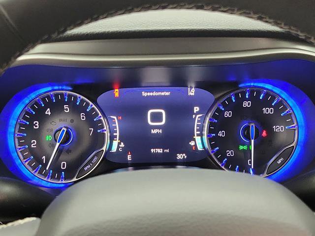 Used 2023 Chrysler Pacifica Touring-L image 27