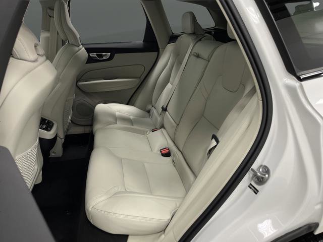 Used 2025 Volvo XC60 B5 Ultra w/ Protection Package Premier image 30