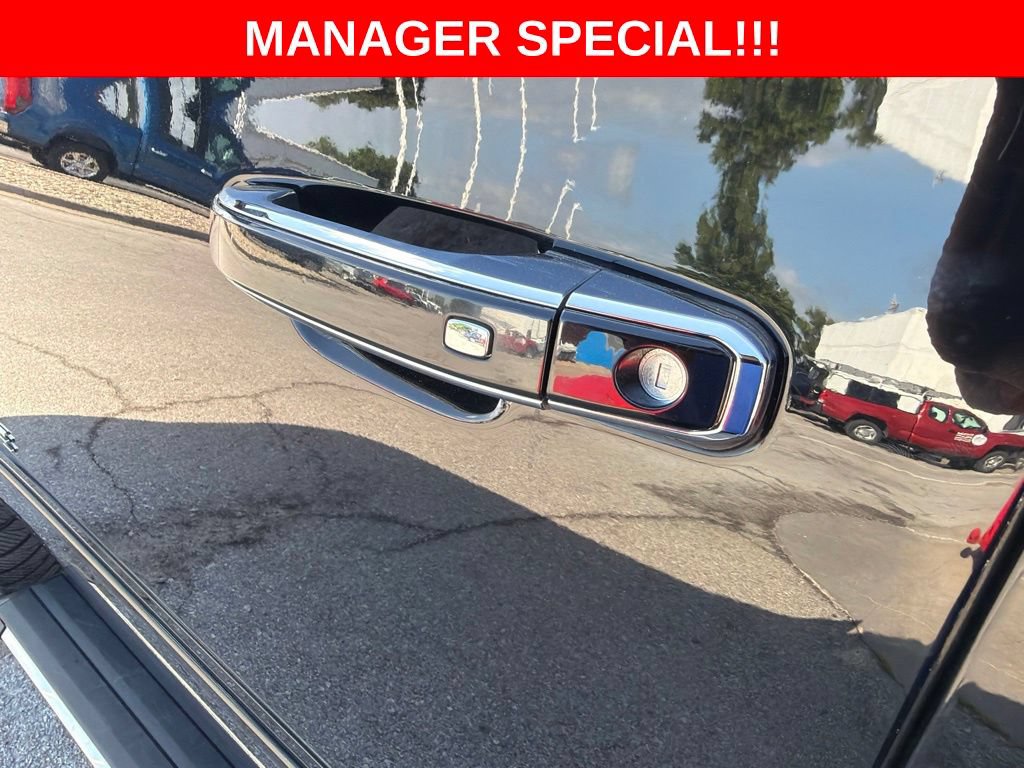 Used 2020 Chevrolet Tahoe Premier w/ 6.2L Performance Package AWD/4WD image 17