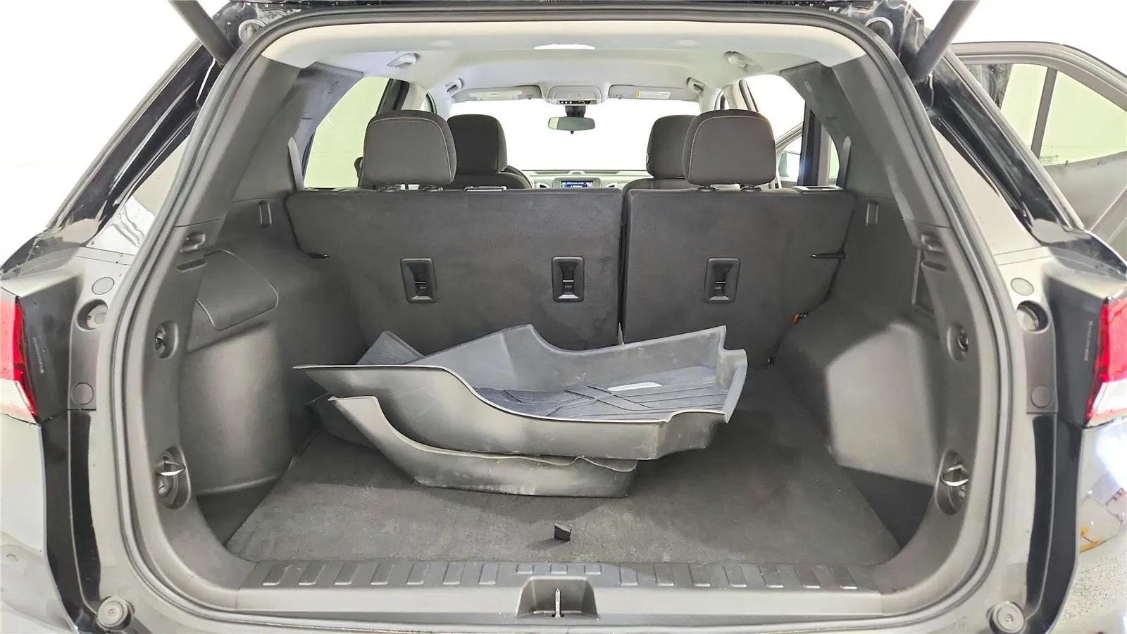 Used 2023 Chevrolet Equinox LT FWD image 19