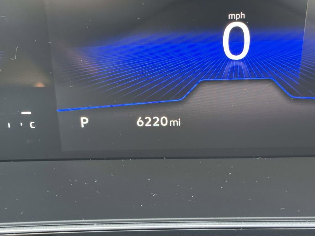 Used 2025 Volkswagen Jetta SE w/ Sunroof Package image 23