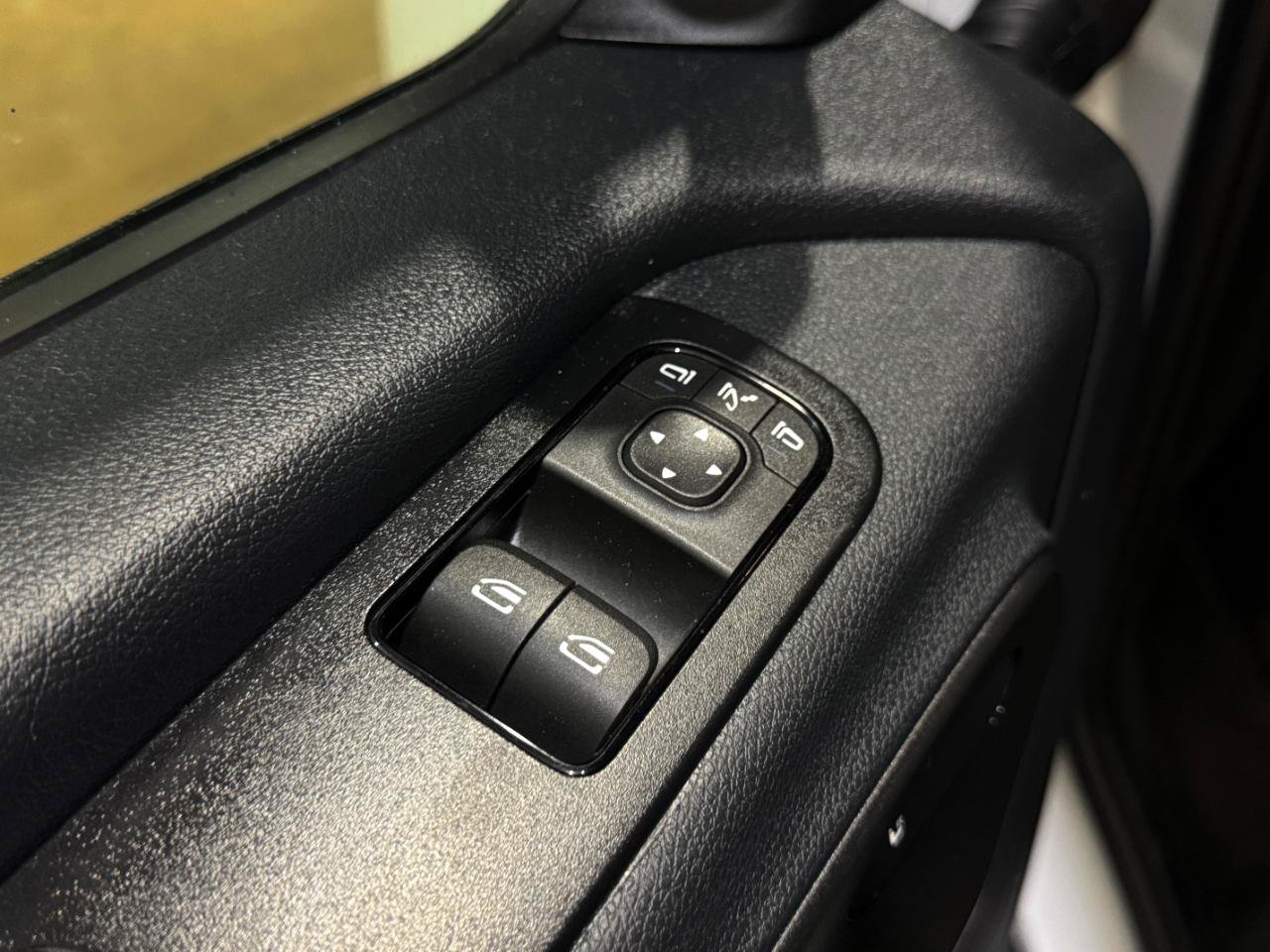 Used 2025 Mercedes-Benz Sprinter 2500 image 23
