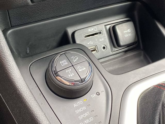 Used 2017 Jeep Cherokee Trailhawk AWD/4WD image 21