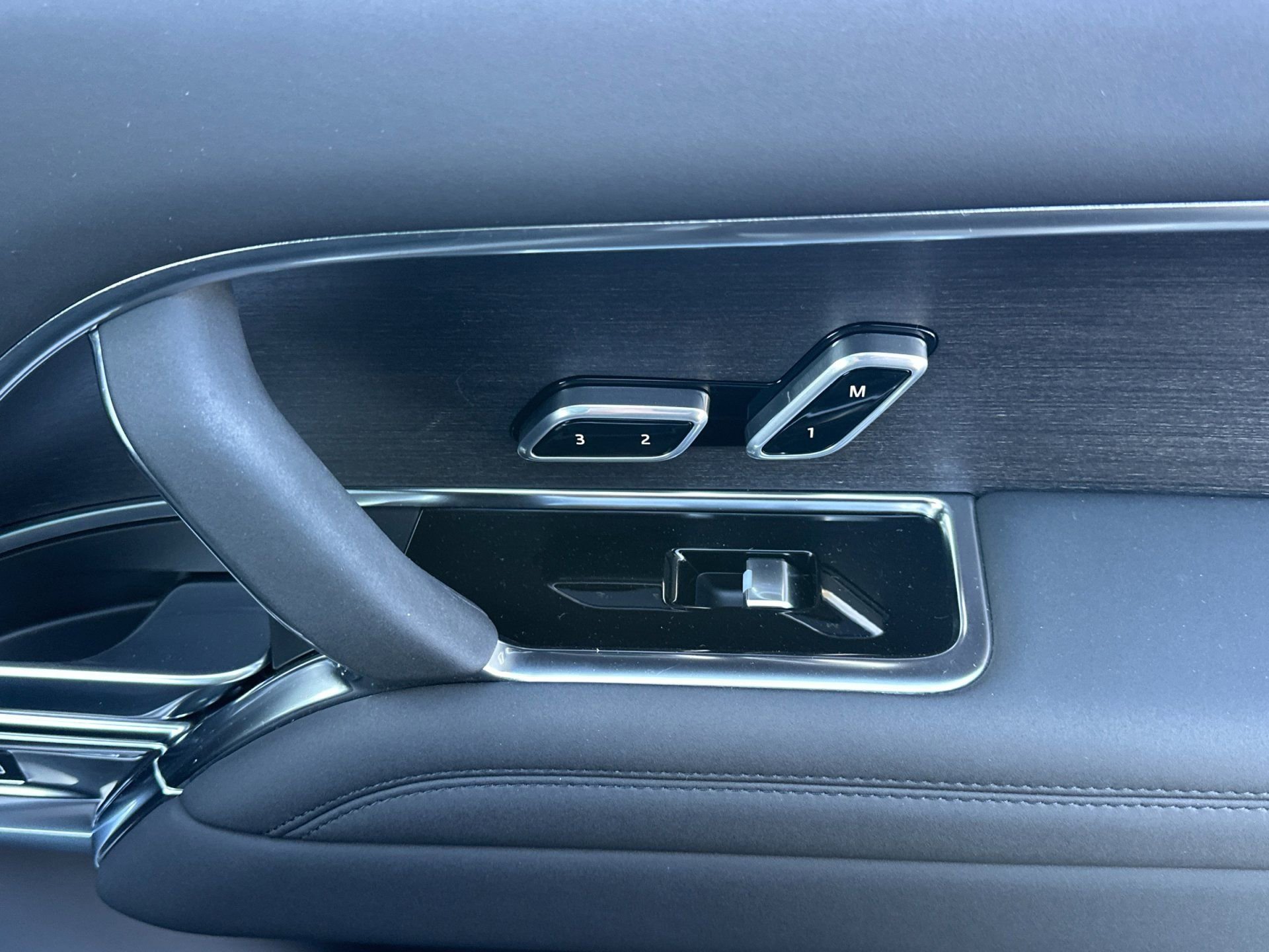 Used 2023 Land Rover Range Rover First Edition image 17