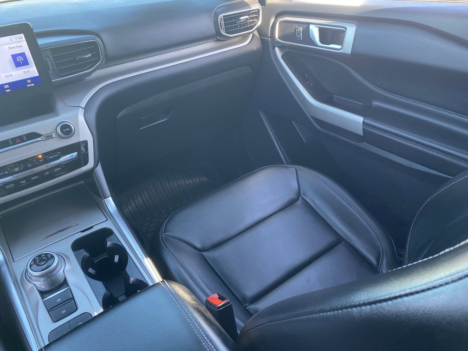 Used 2023 Ford Explorer XLT w/ Equipment Group 202A RWD image 16