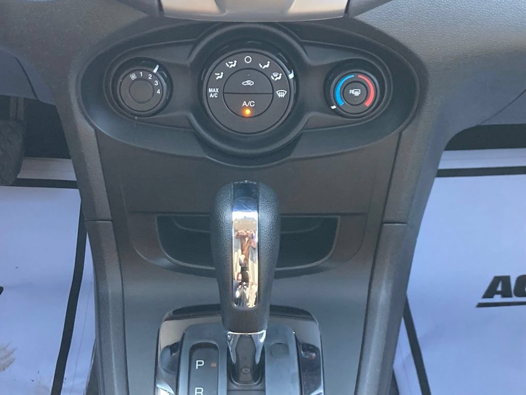 Used 2013 Ford Fiesta SE FWD image 12