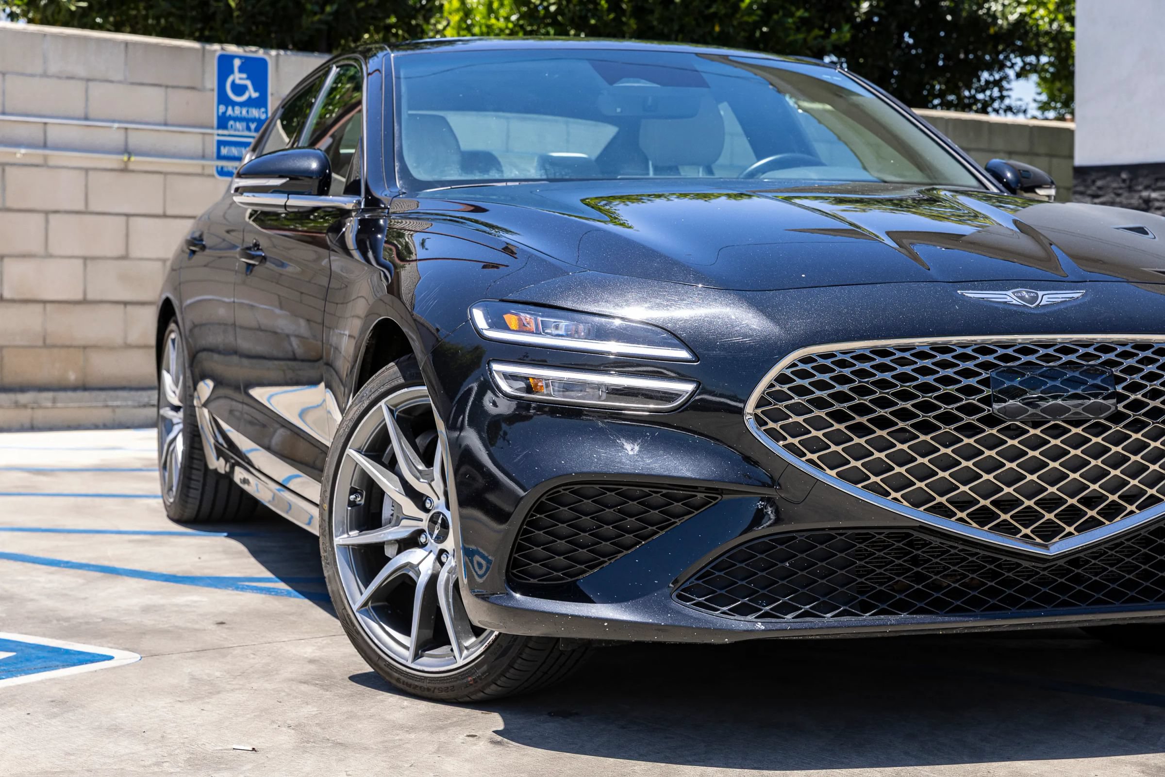 Used 2025 Genesis G70 2.5T RWD image 3