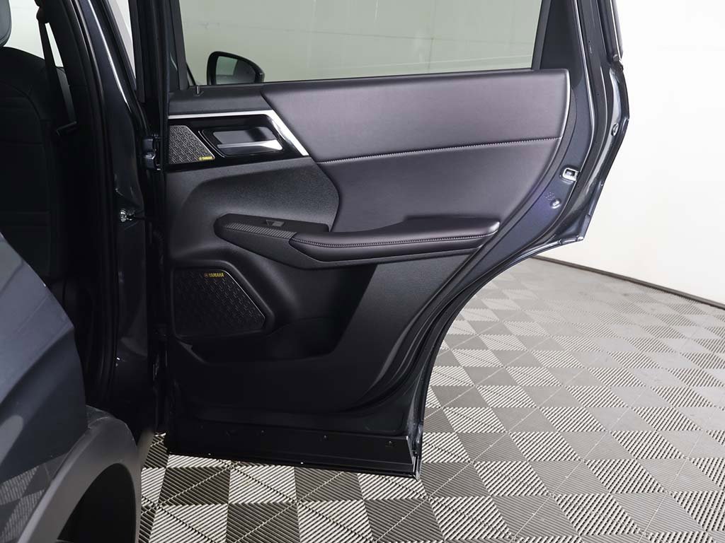 New 2025 Mitsubishi Outlander SE image 30