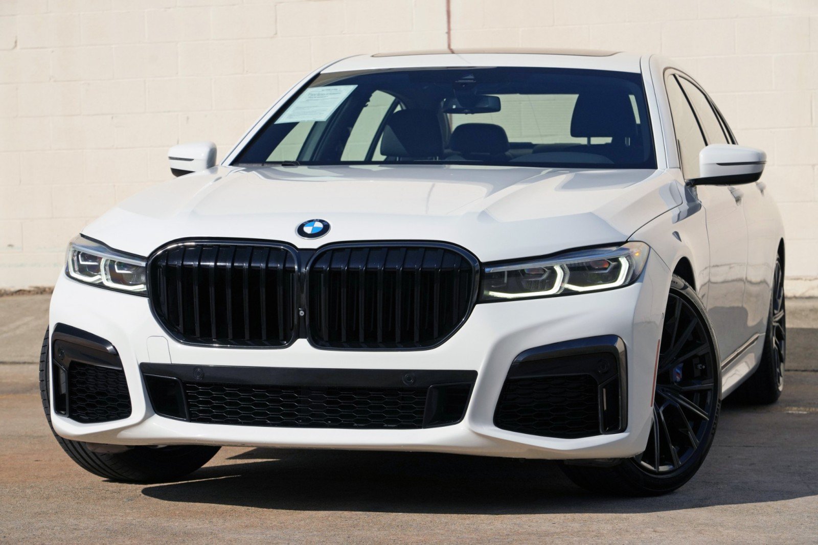 Used 2022 BMW 740i w/ M Sport Package RWD image 3