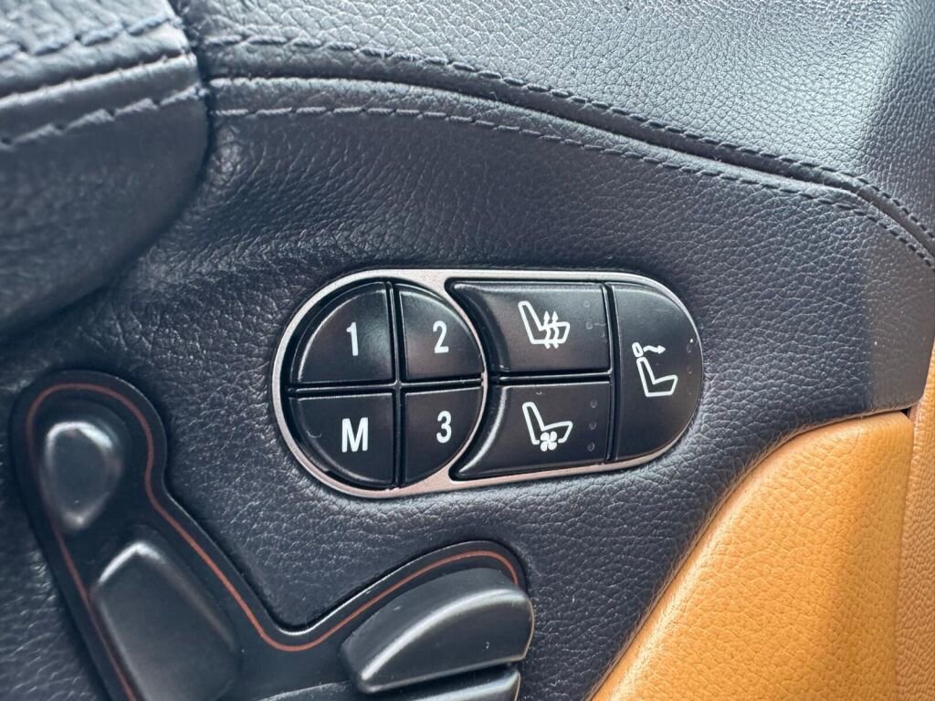 Used 2011 Mercedes-Benz SL 550 image 17