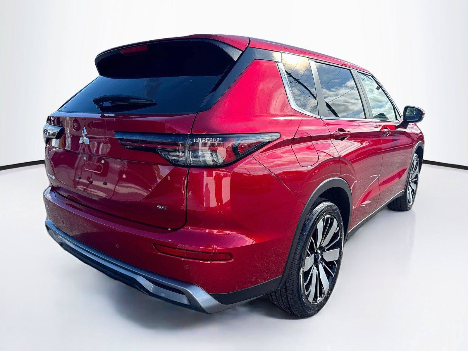 New 2026 Mitsubishi Outlander SE FWD image 5