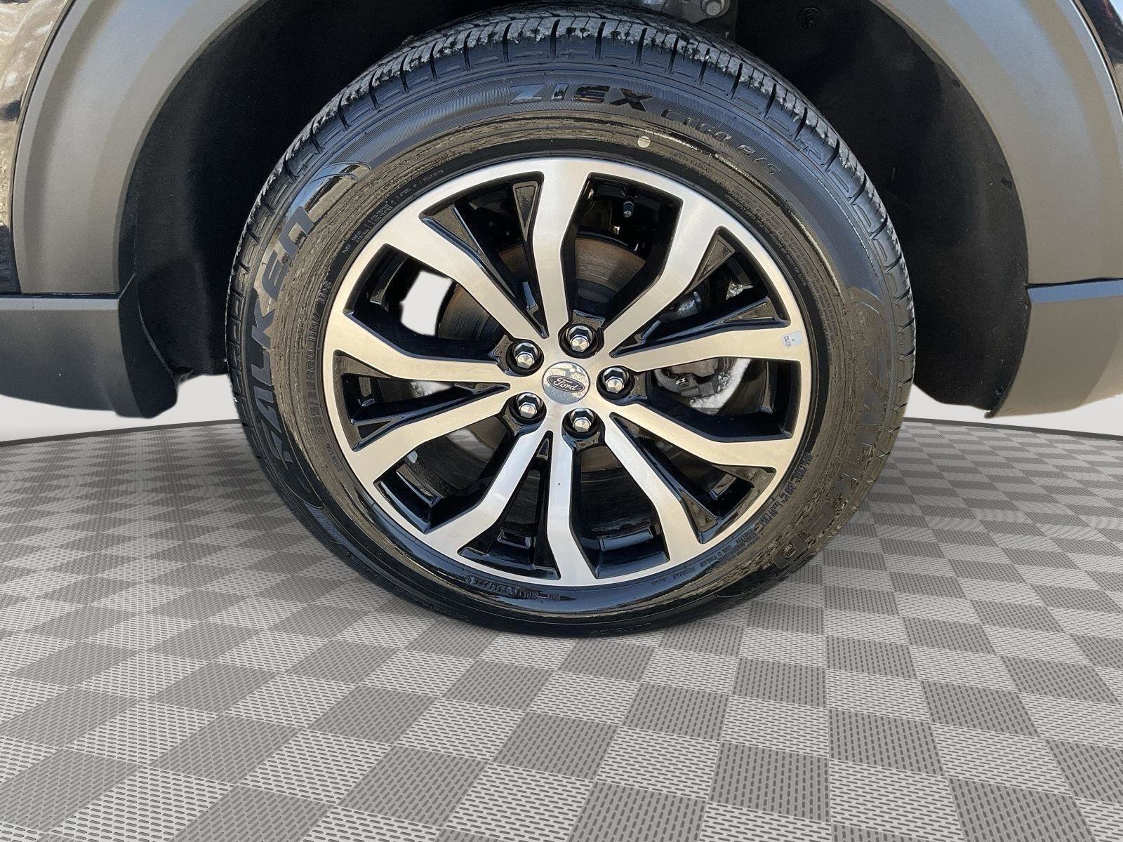 Used 2025 Ford Explorer ST-Line image 7