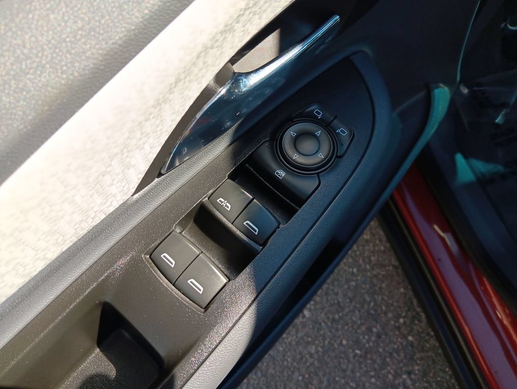 Used 2019 Chevrolet Bolt Premier w/ Infotainment Package FWD image 11