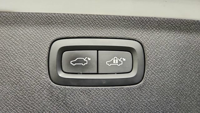 Used 2018 Volvo XC90 T6 Momentum w/ Convenience Package AWD/4WD image 47