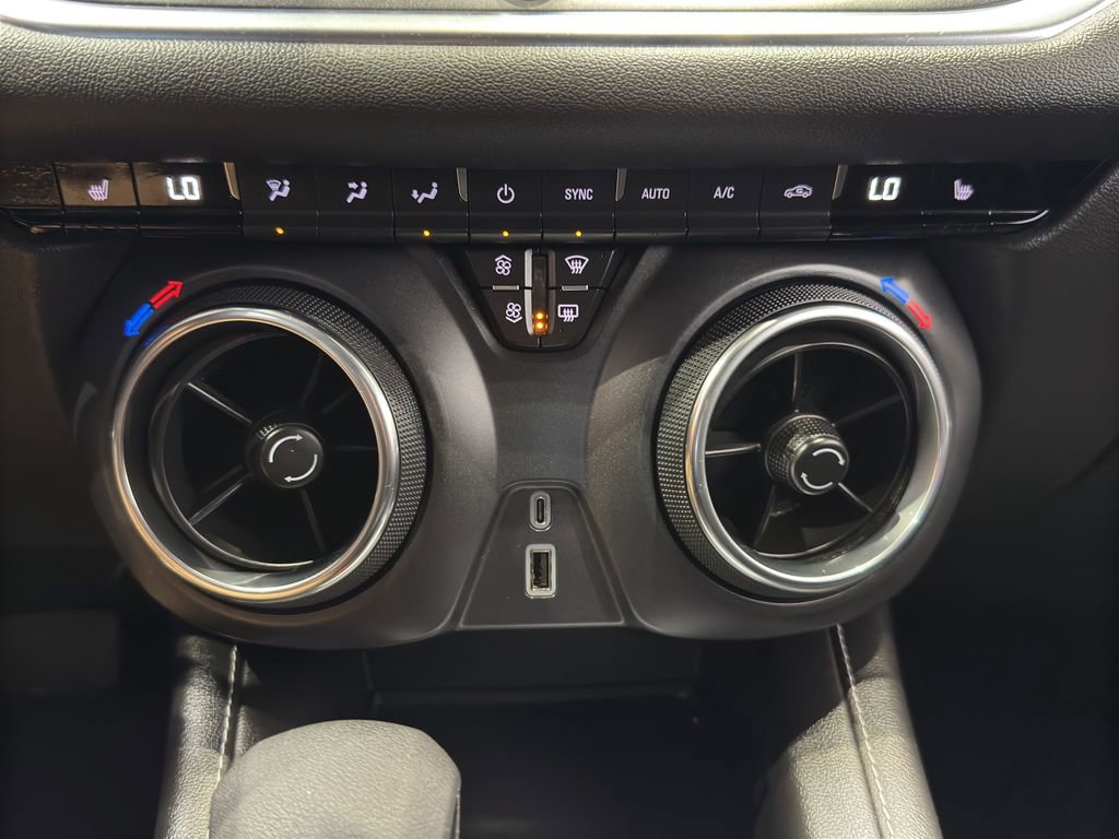 Used 2025 Chevrolet Blazer LT image 30