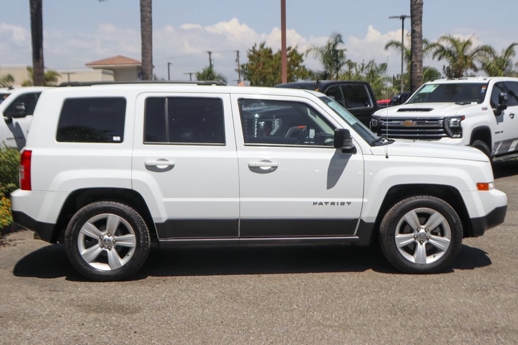 Used 2016 Jeep Patriot Latitude w/ Sun/Sound Group FWD image 11