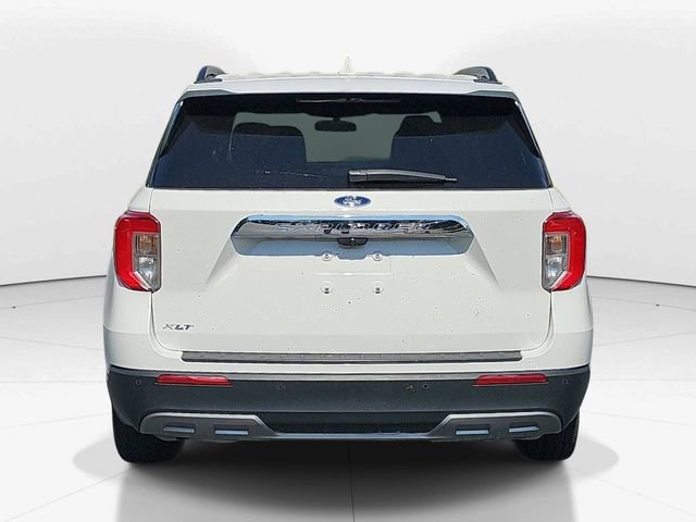 Used 2023 Ford Explorer XLT w/ Equipment Group 202A image 4