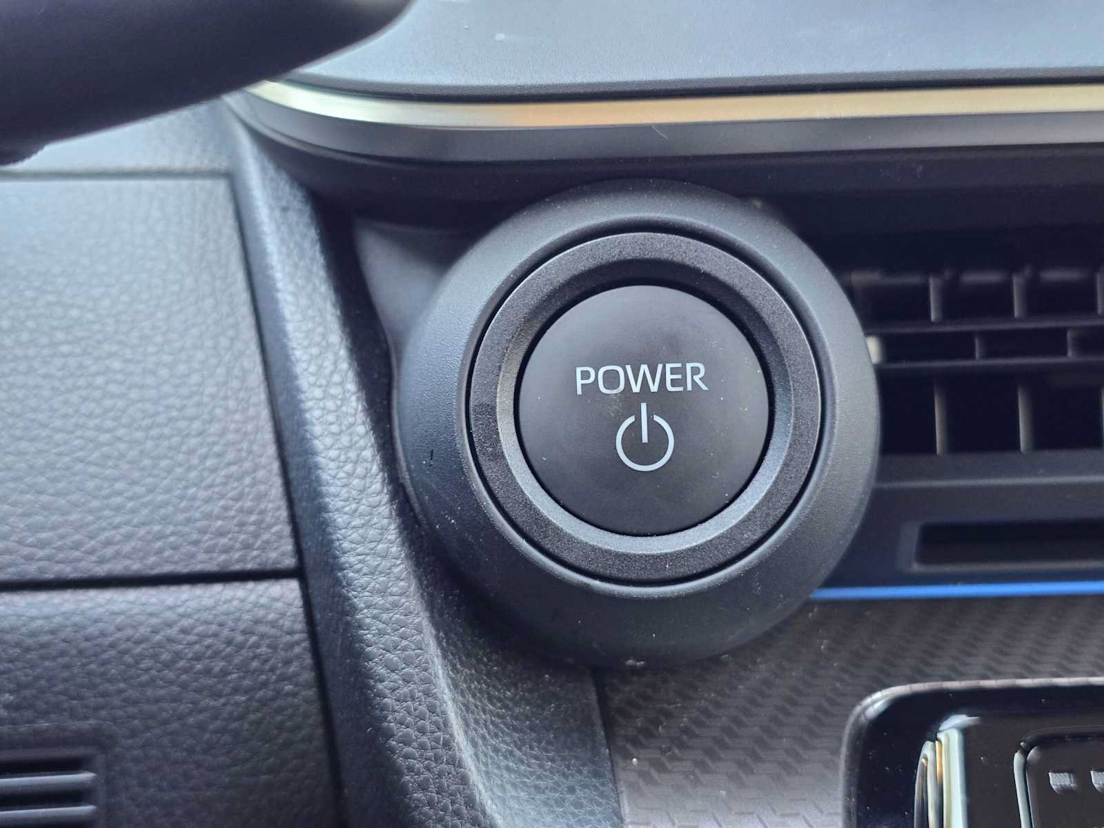 Certified 2026 Toyota Prius XLE FWD image 32