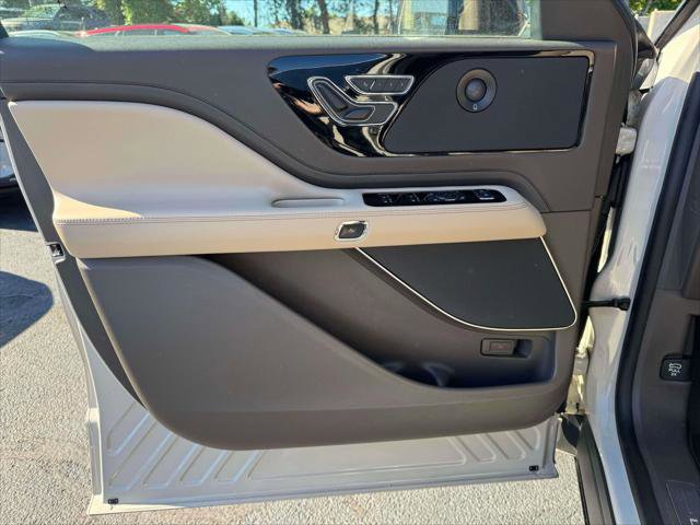 Used 2022 Lincoln Aviator Grand Touring w/ Elements Package Plus AWD/4WD image 17