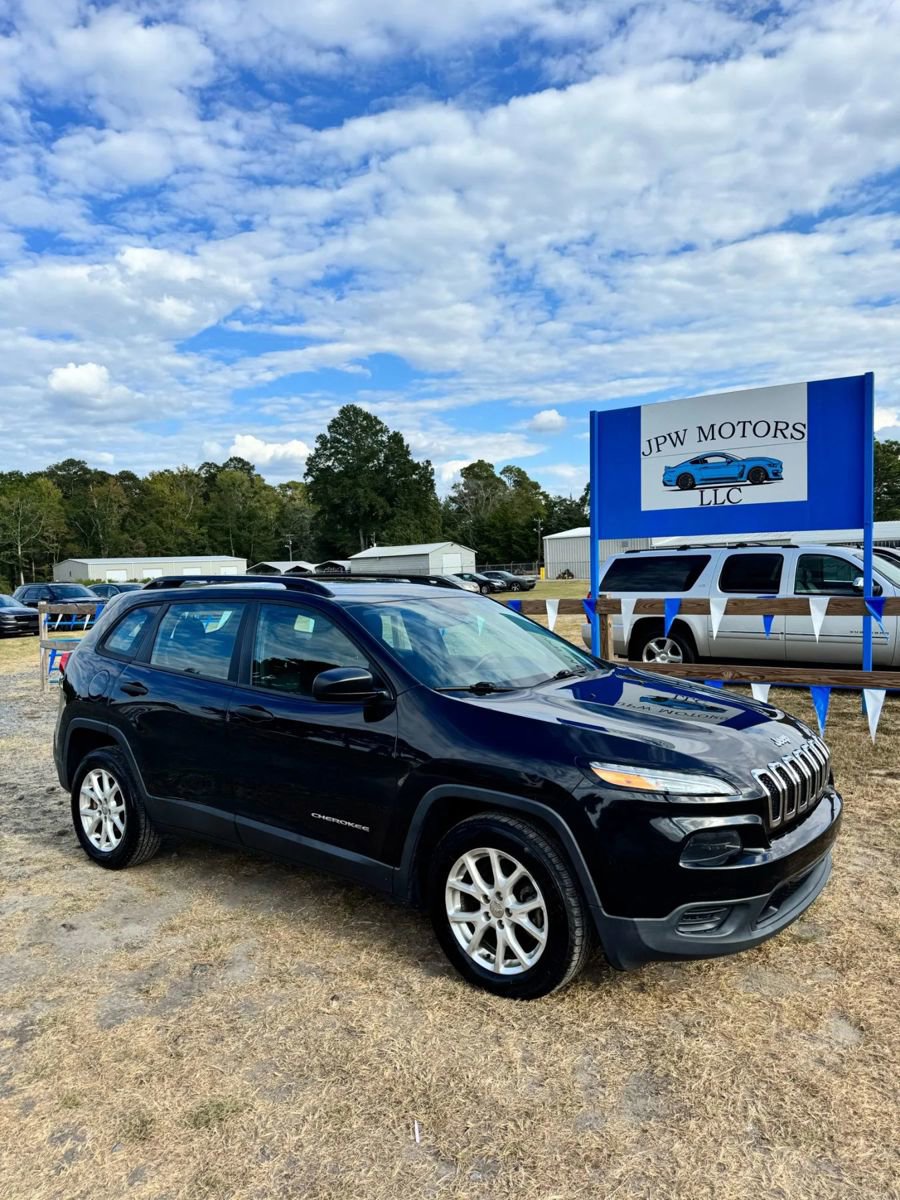 Used 2016 Jeep Cherokee Sport image 1
