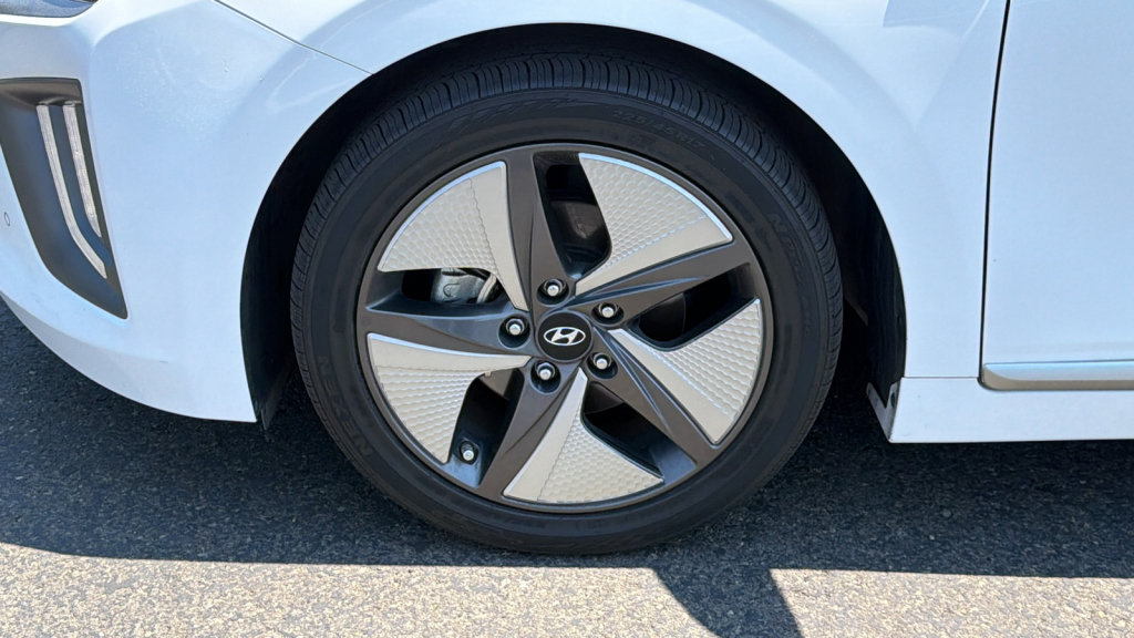 Used 2020 Hyundai Ioniq Limited FWD image 9
