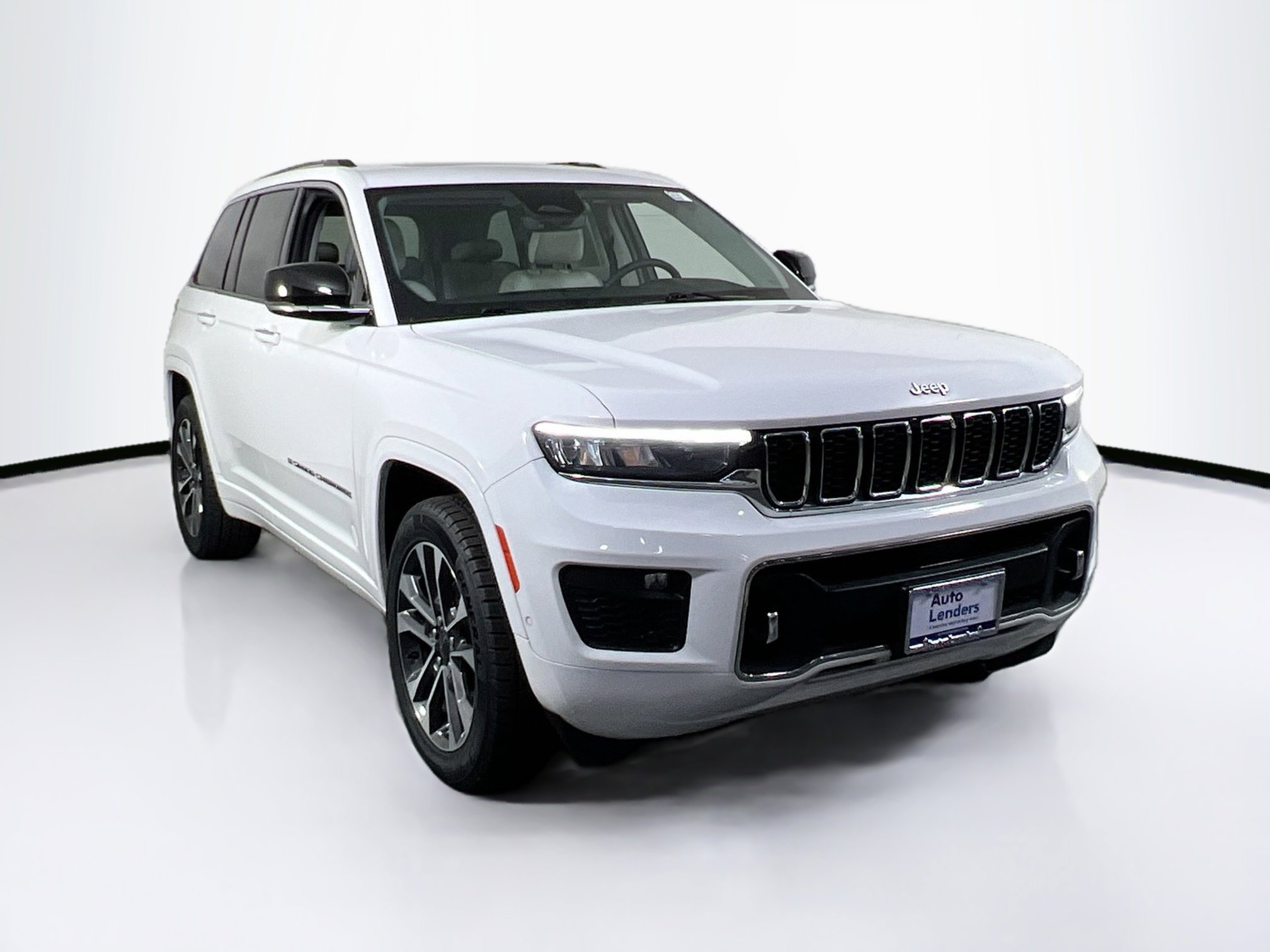 Used 2023 Jeep Grand Cherokee Overland image 3