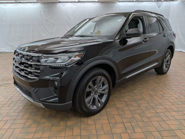 Used 2025 Ford Explorer Active w/ Active Comfort Package image 3