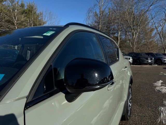 Certified 2024 Volvo XC40 B5 Plus w/ Protection Package Premier image 14