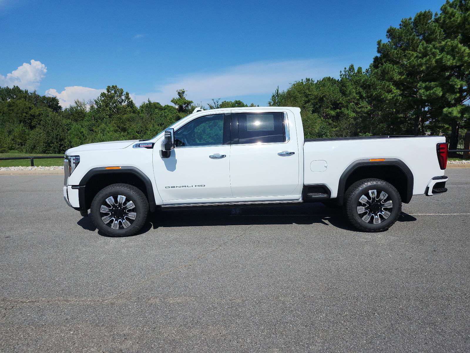 New 2026 GMC Sierra 2500 Denali w/ Denali Reserve Package image 2