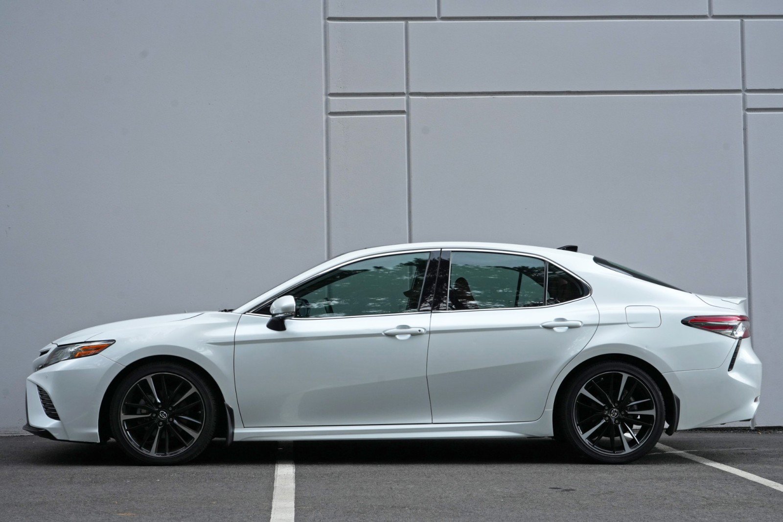 Used 2019 Toyota Camry XSE FWD image 8