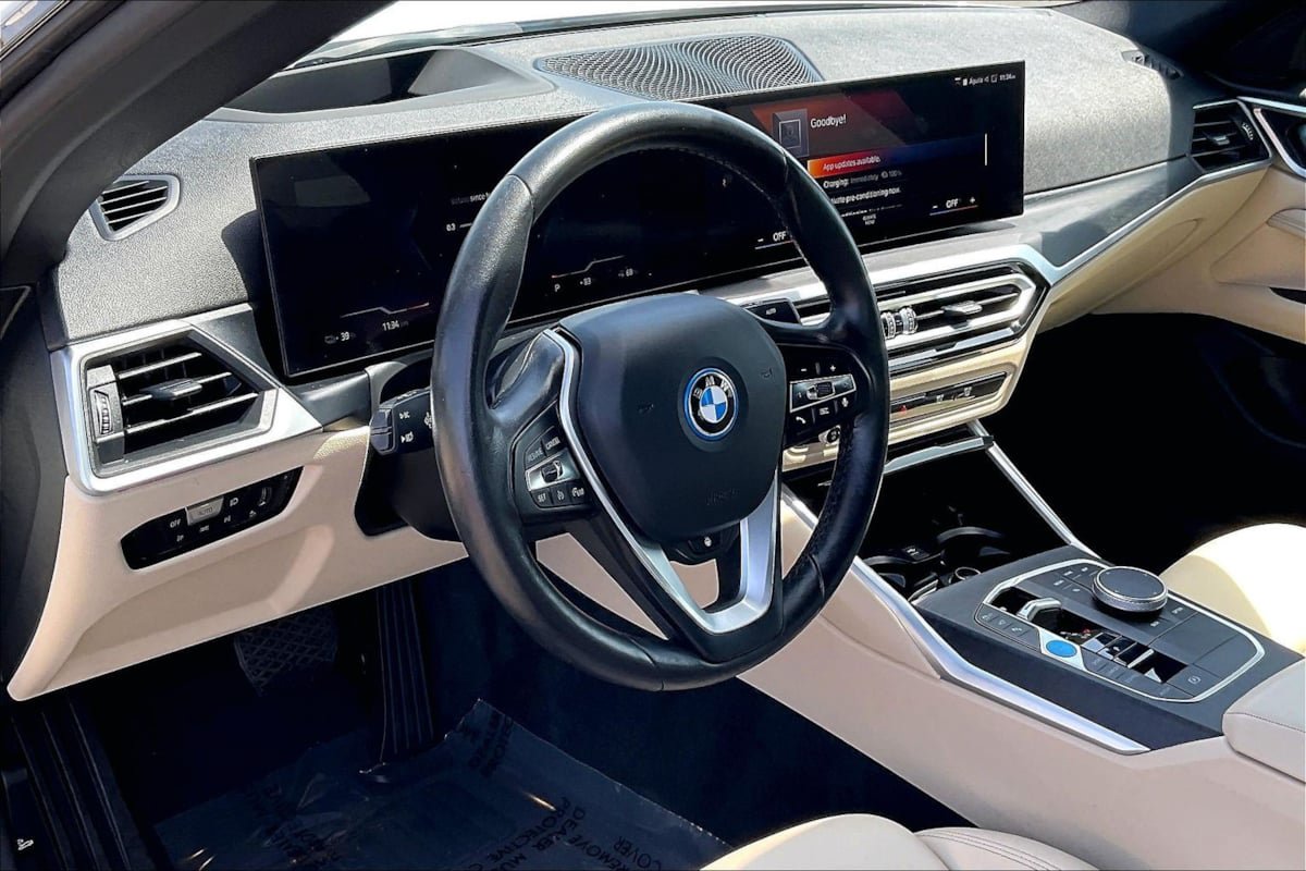 Used 2023 BMW i4 eDrive40 w/ Premium Package RWD image 10