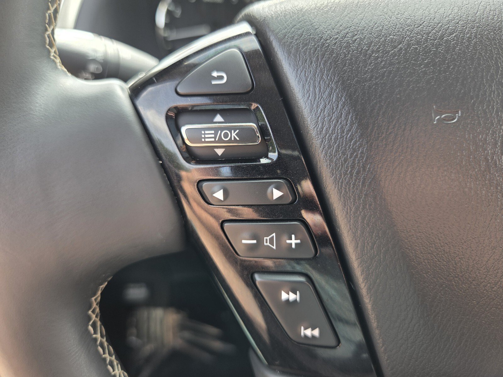 Used 2023 INFINITI QX80 Premium Select w/ All-Season Package AWD/4WD image 30