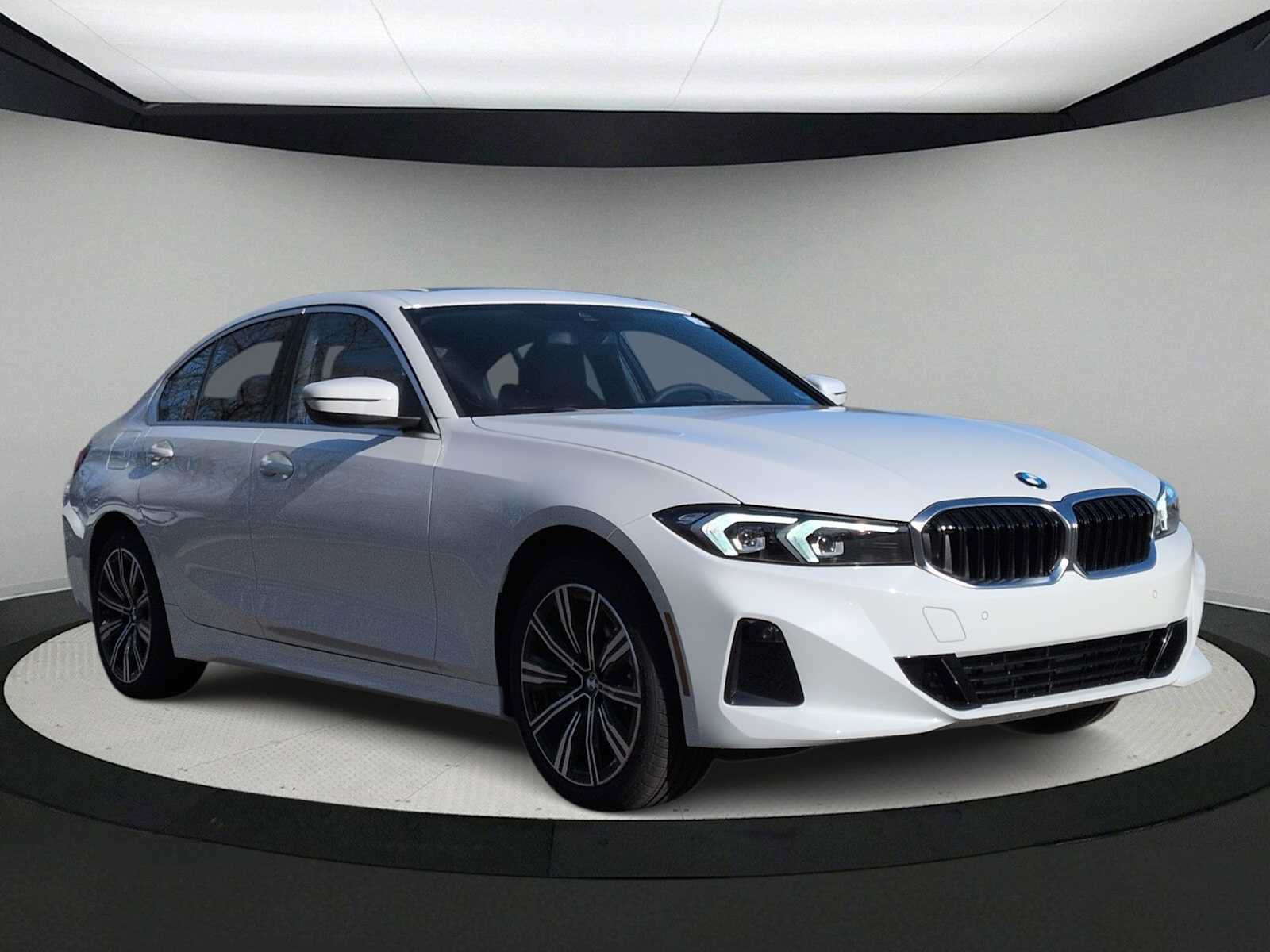 Used 2026 BMW 330i xDrive Sedan w/ Convenience Package AWD/4WD image 2