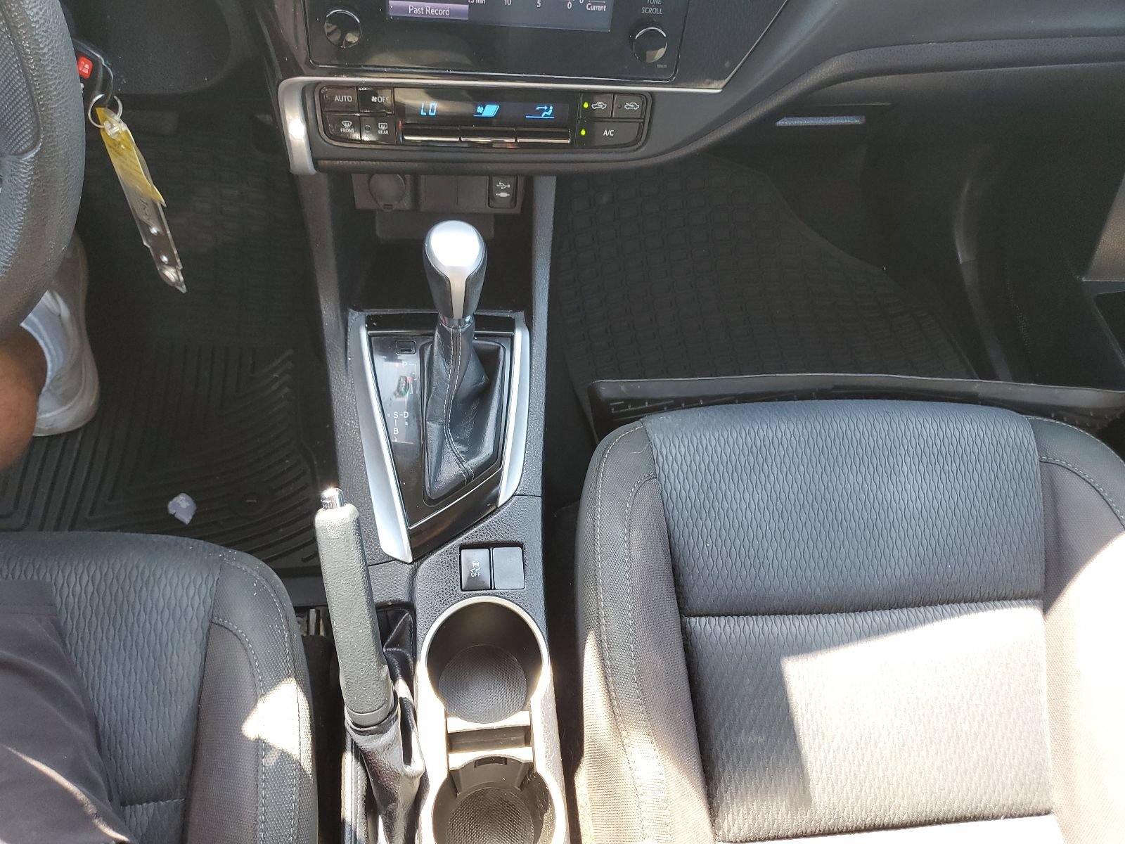 Used 2018 Toyota Corolla LE FWD image 23
