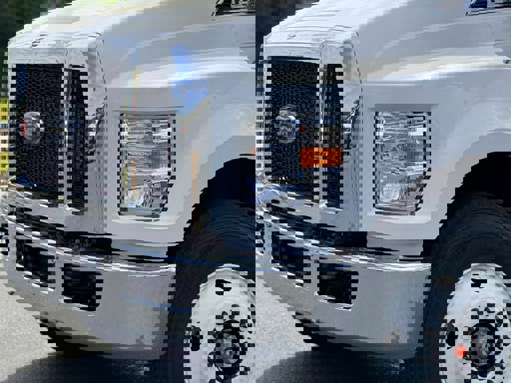 New 2027 Ford F750 2WD Regular Cab Super Duty image 3