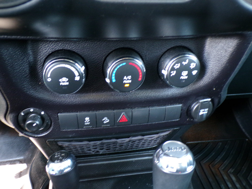 Used 2016 Jeep Wrangler Unlimited Sport w/ Quick Order Package 24S AWD/4WD image 29
