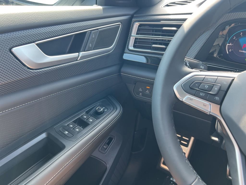 New 2026 Volkswagen Atlas Cross Sport SEL R-Line image 18