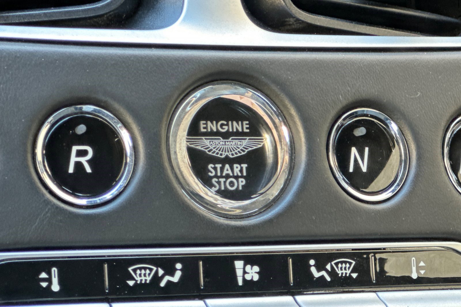 Used 2018 Aston Martin DB11 V12 image 33