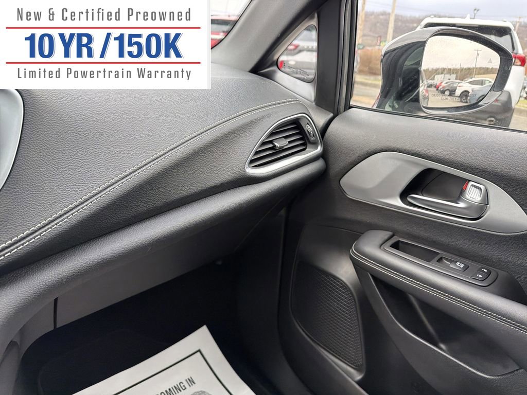 Used 2025 Chrysler Pacifica Limited image 25