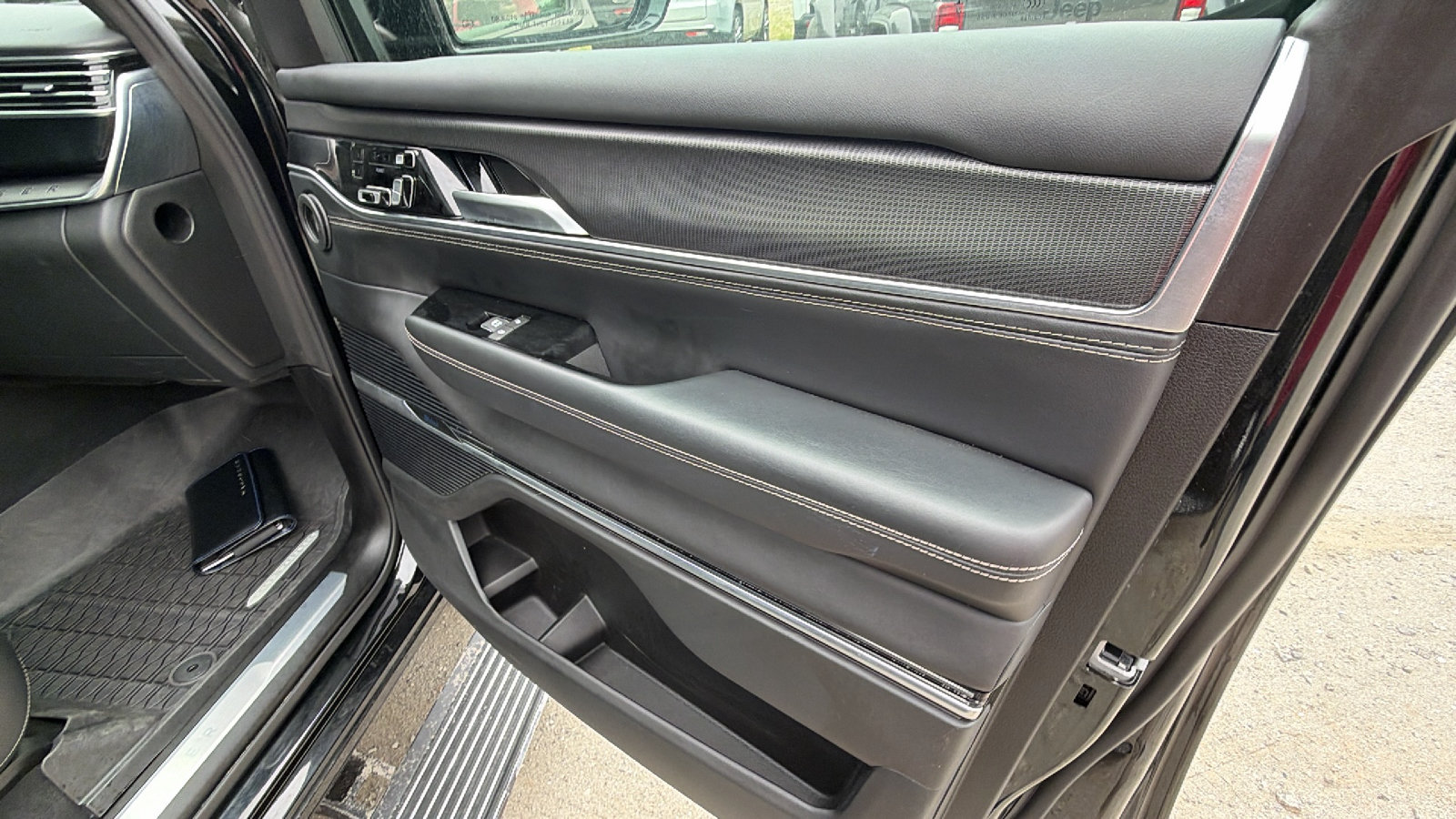 Certified 2025 Jeep Grand Wagoneer Series II Obsidian w/ Quick Order Packagew 28T AWD/4WD image 19