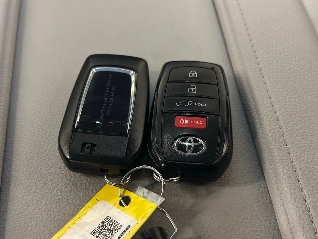 Used 2024 Toyota Grand Highlander XLE image 44