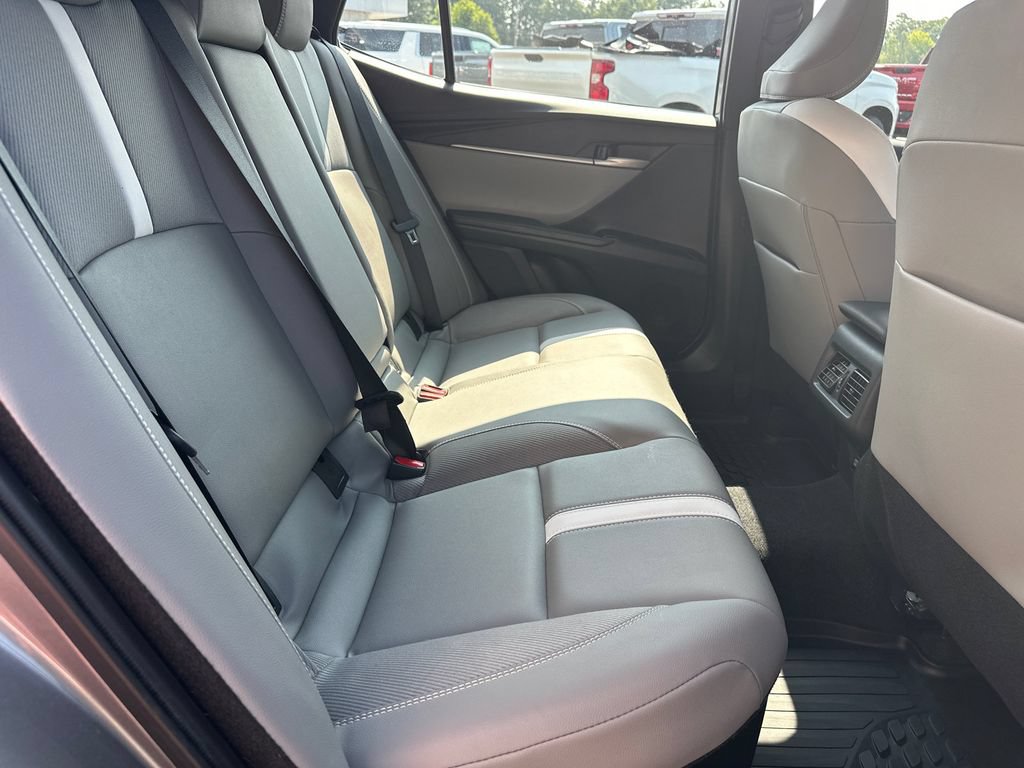 Used 2025 Toyota Camry SE w/ Convenience Package FWD image 16