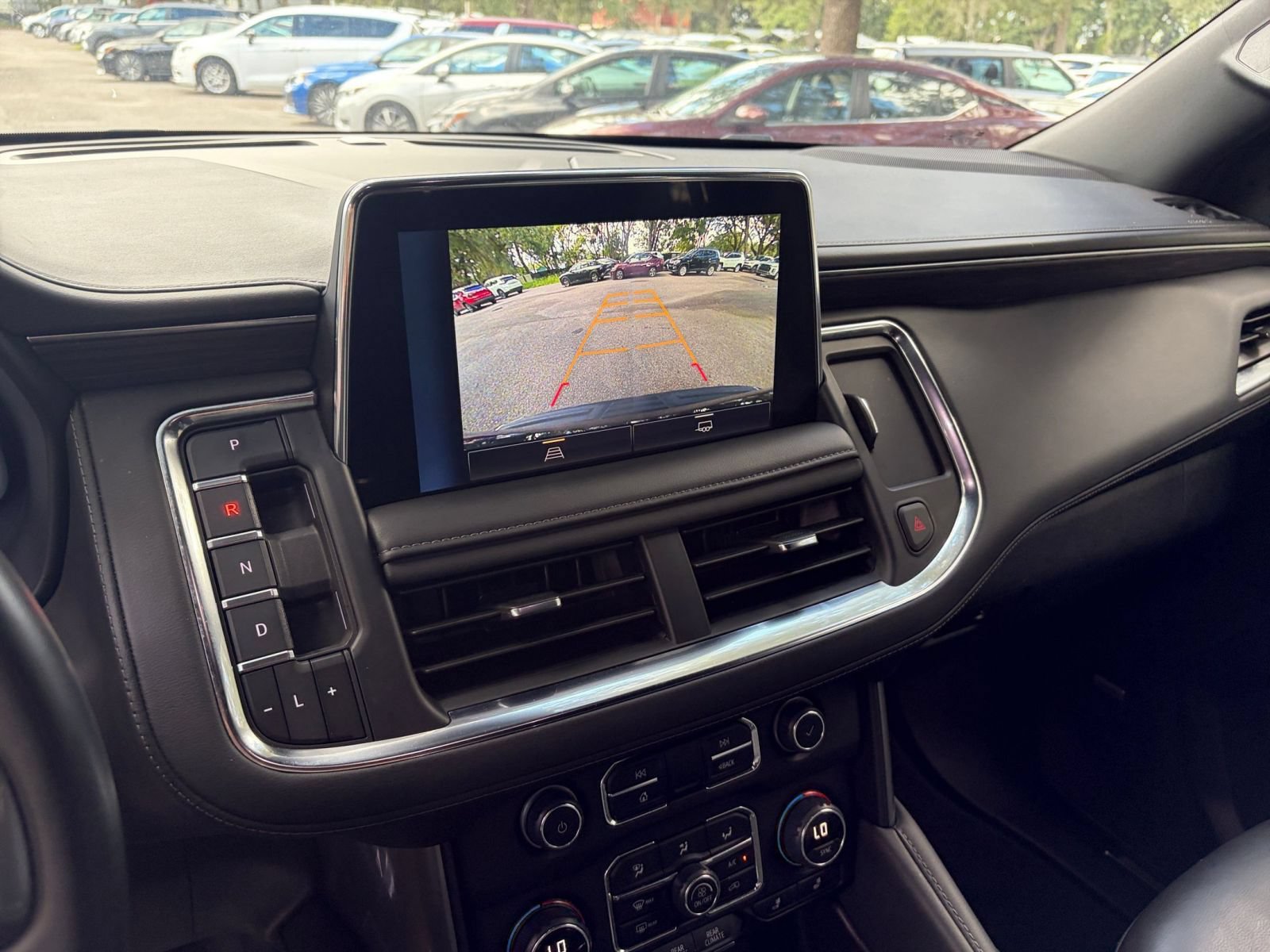 Used 2024 Chevrolet Suburban LT RWD image 27