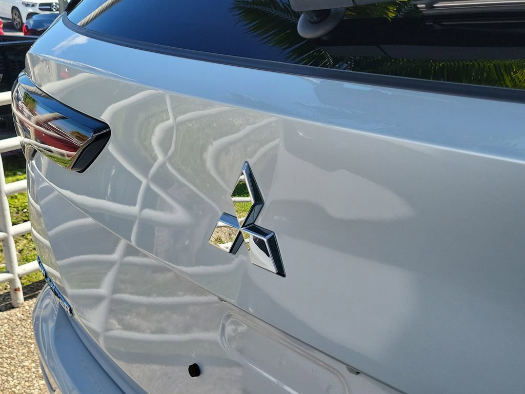 New 2025 Mitsubishi Outlander SE image 6