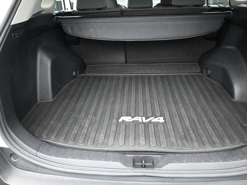 Used 2021 Toyota RAV4 XLE image 28
